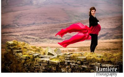 Pregnancy photography outdoors in the Yorkshire Moors in winter!