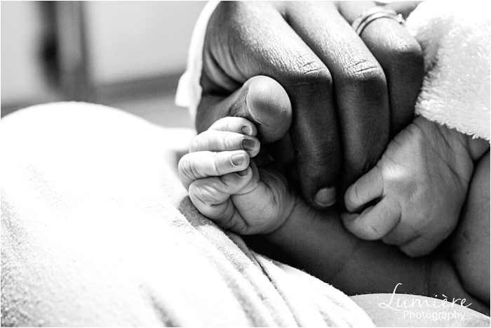birth photographer at leicester royal infirmary mum and baby's hands